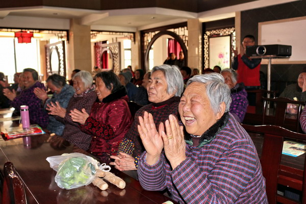 张家日总人口_张家古楼(3)